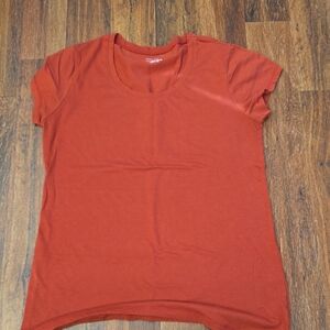 No Boundaries Women's Short Sleeve Tee - Rust Orange